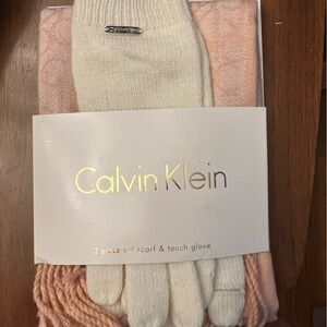 NWT Calvin Klein touch glove and scarf set accessories